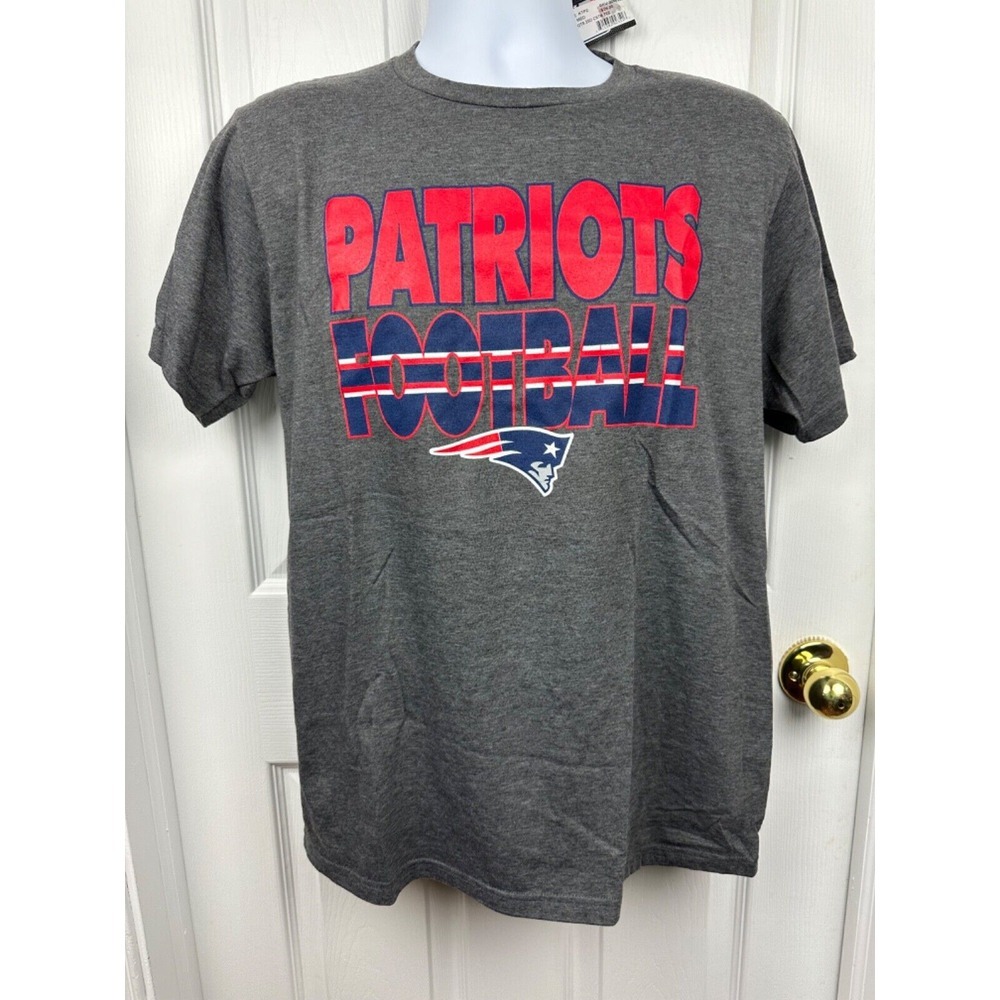NWT! Majestic NFL New‎ England Patriots Football Logo Gray Tshirt Size Medium